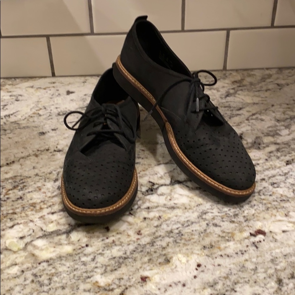 Clark’s women’s Oxford shoes. SZ 8